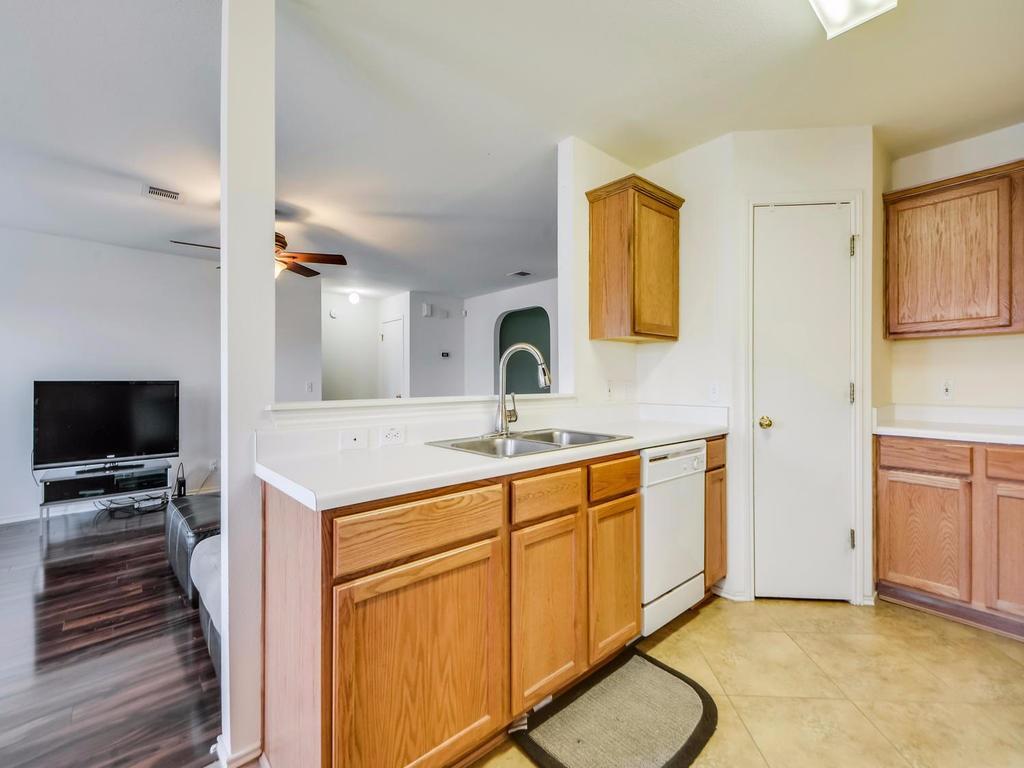 203 Fistral Dr, Hutto, TX 78634