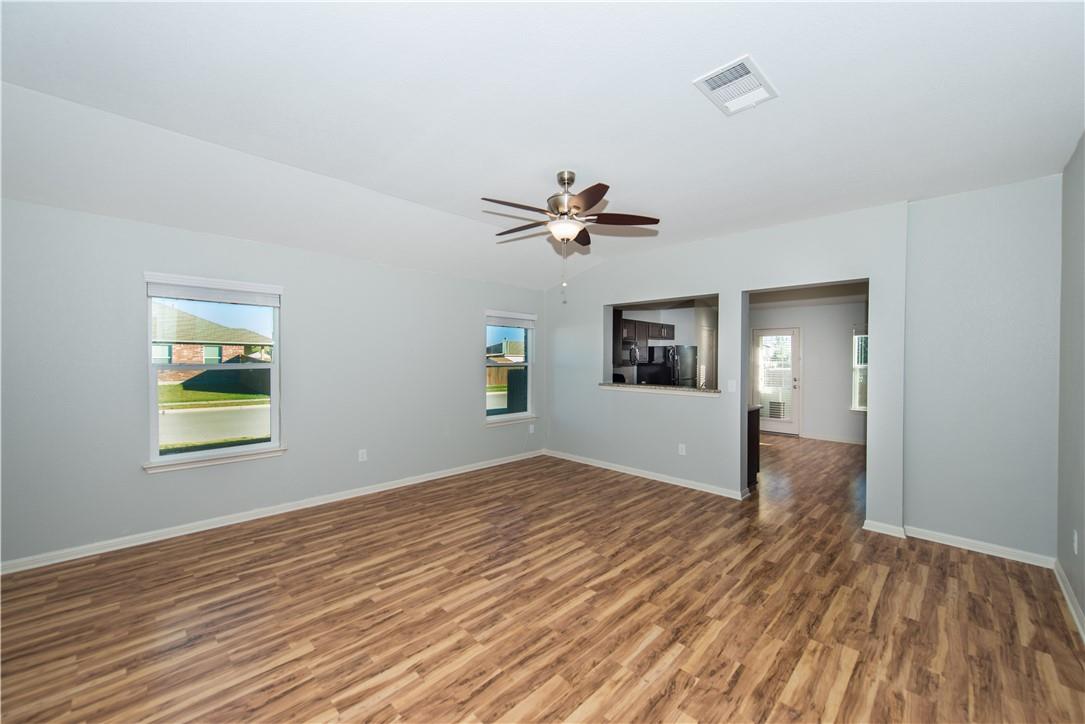 322 Foxglove Dr, Hutto, TX 78634