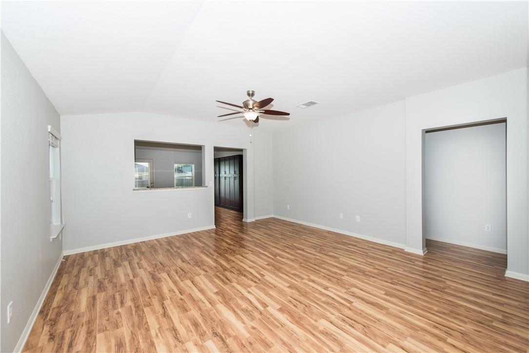 322 Foxglove Dr, Hutto, TX 78634