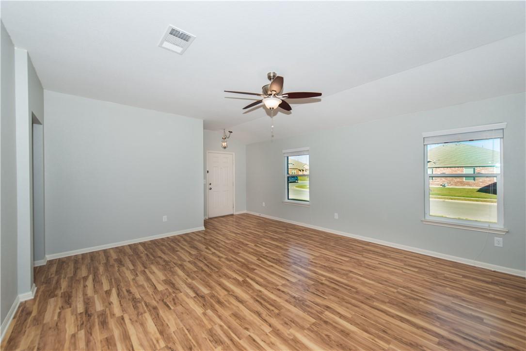 322 Foxglove Dr, Hutto, TX 78634