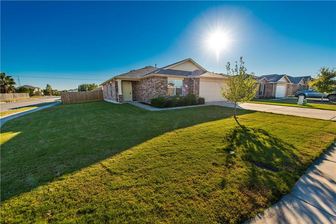 322 Foxglove Dr, Hutto, TX 78634