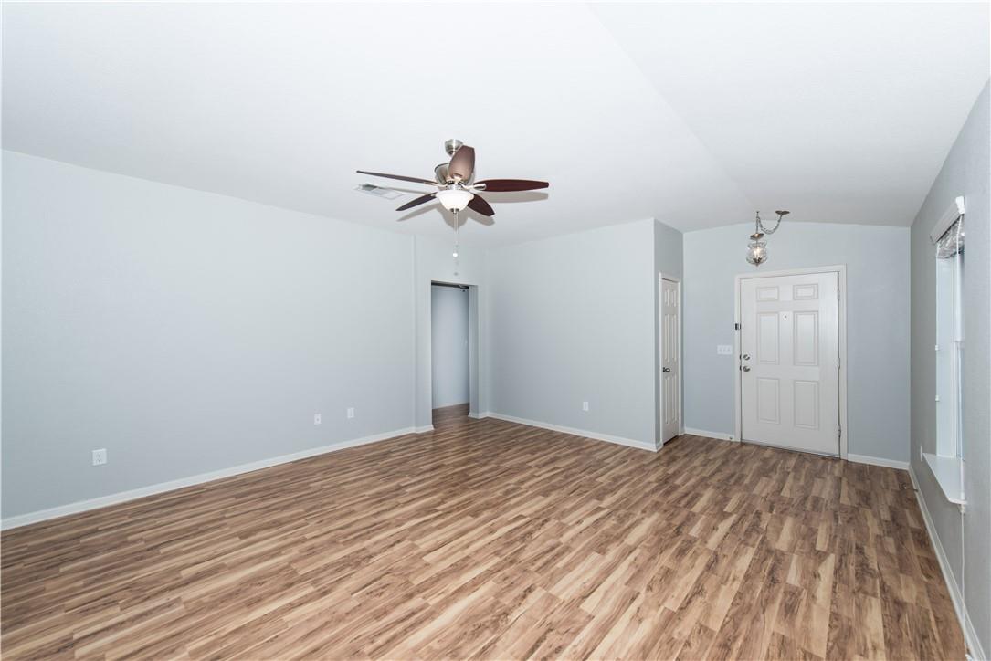 322 Foxglove Dr, Hutto, TX 78634