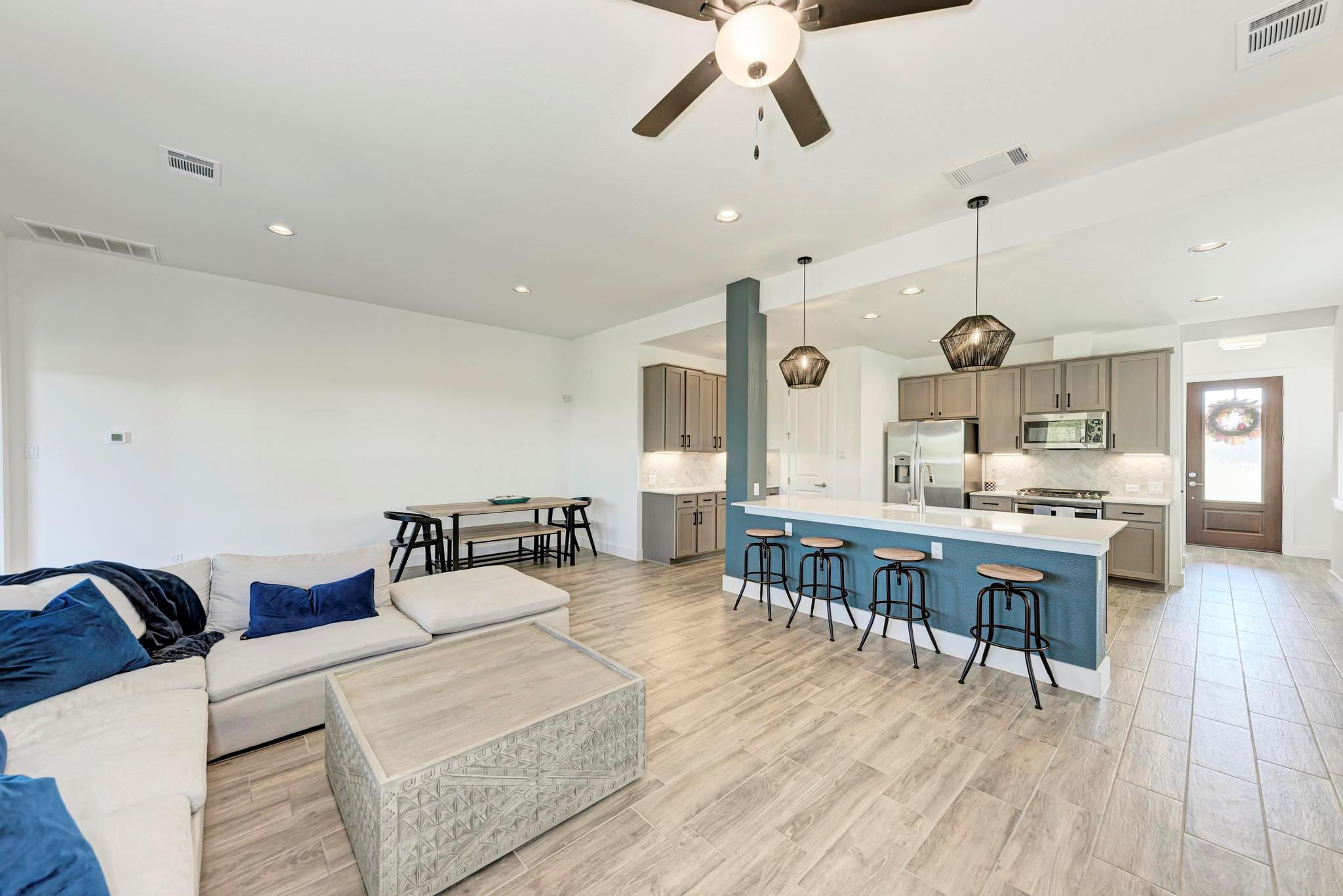 521 Elm Green St, Hutto, TX 78634