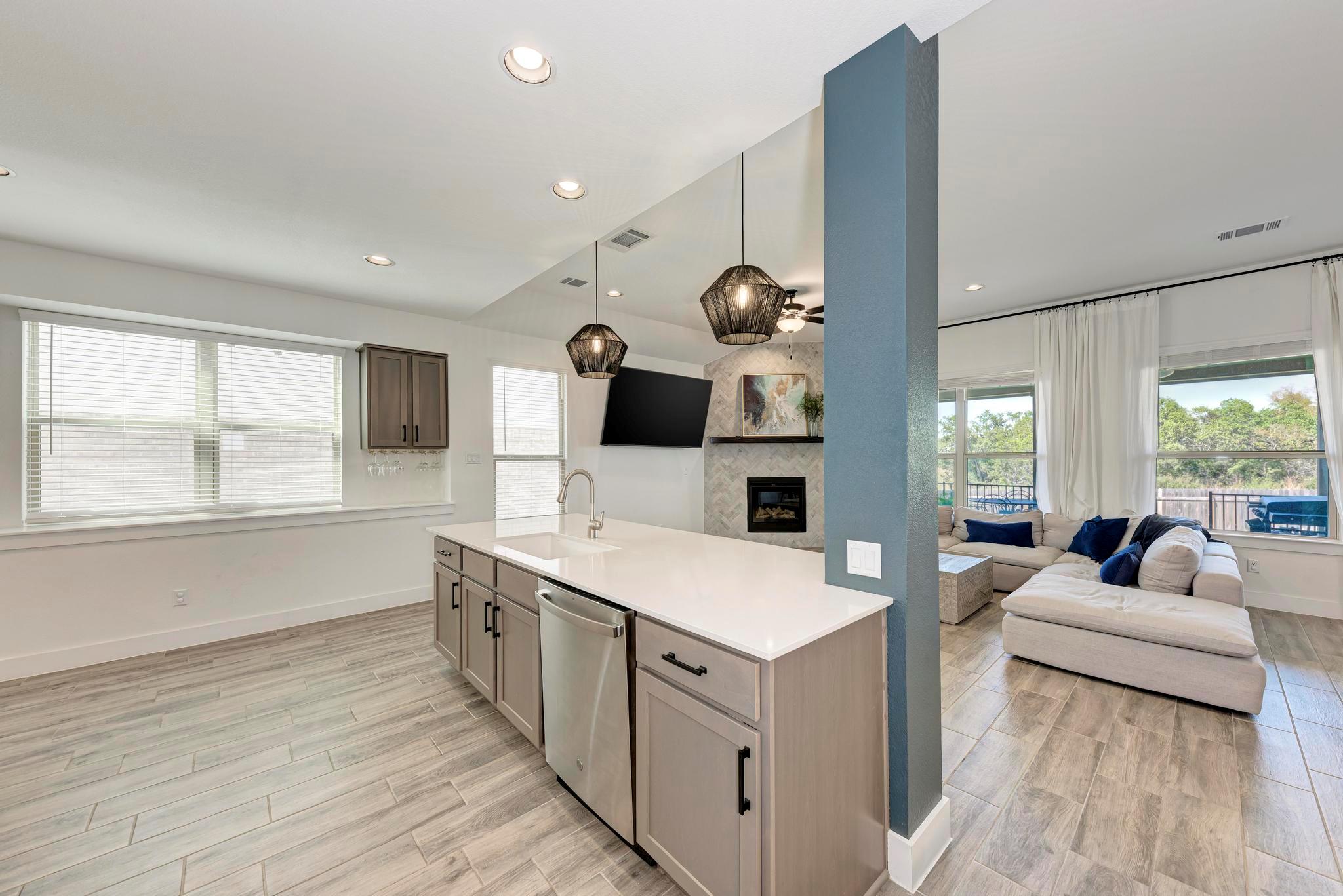 521 Elm Green St, Hutto, TX 78634