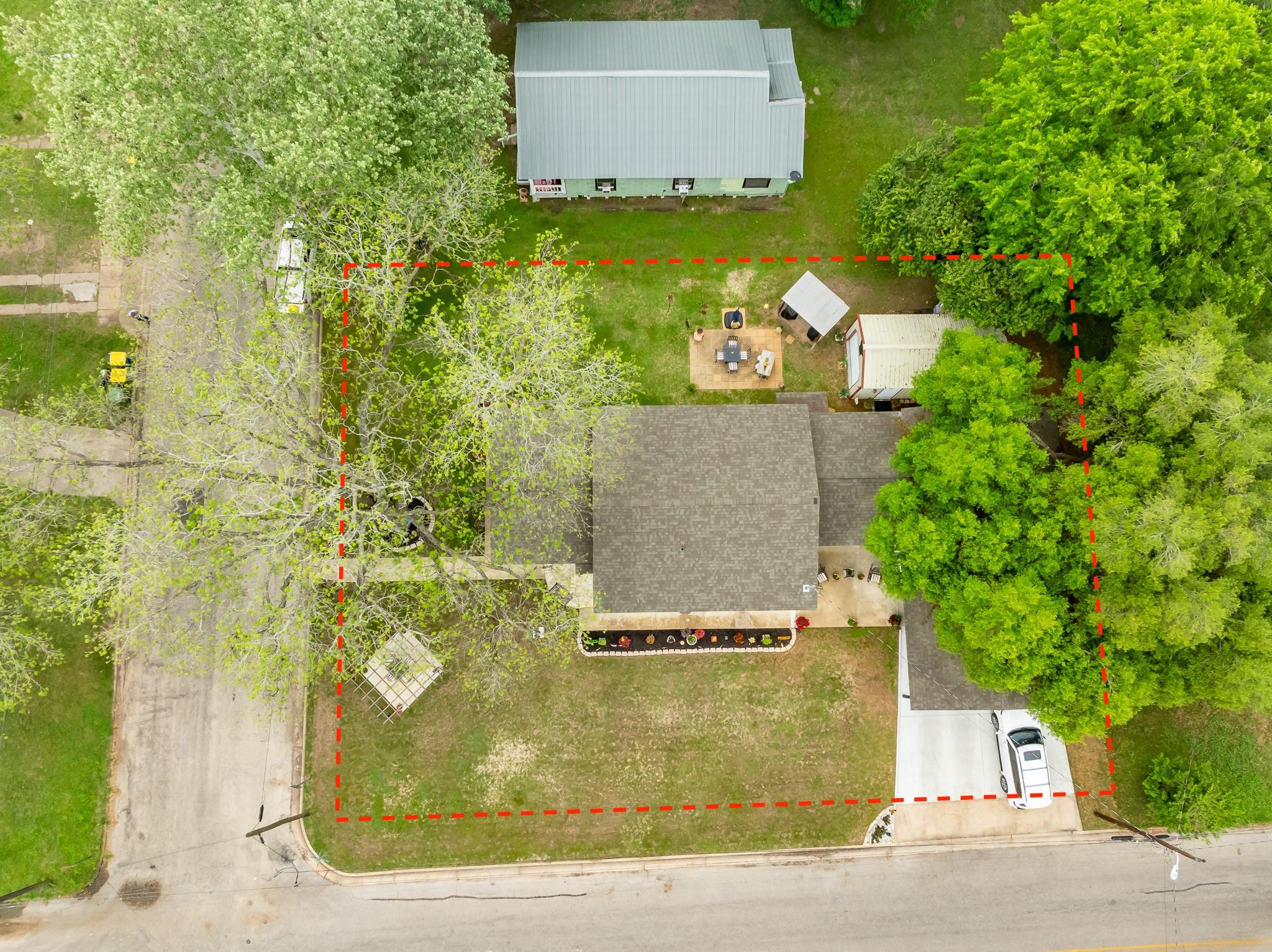 104 N Bright St, Gonzales, TX 78629