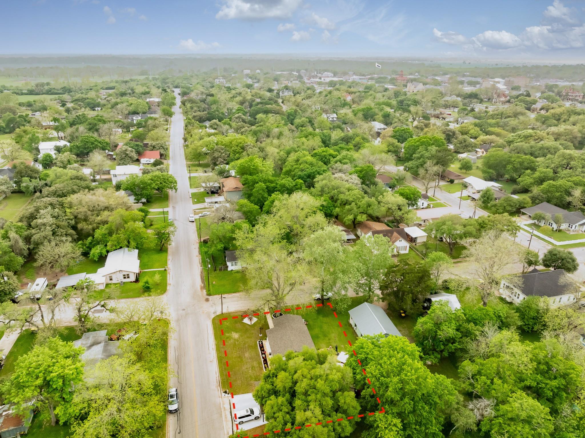 104 N Bright St, Gonzales, TX 78629