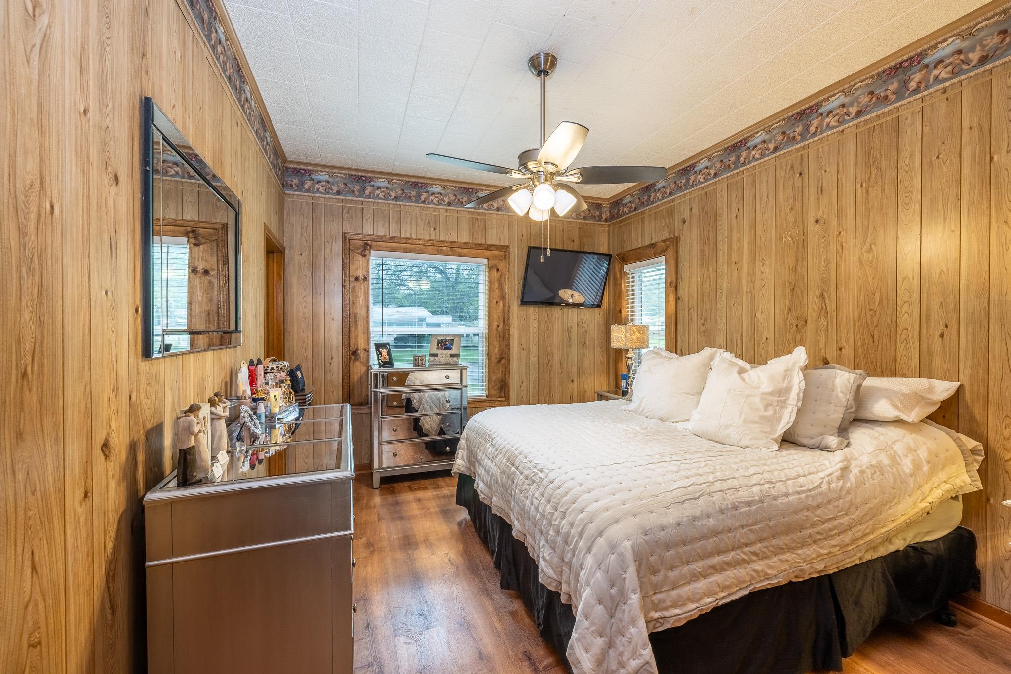 104 N Bright St, Gonzales, TX 78629