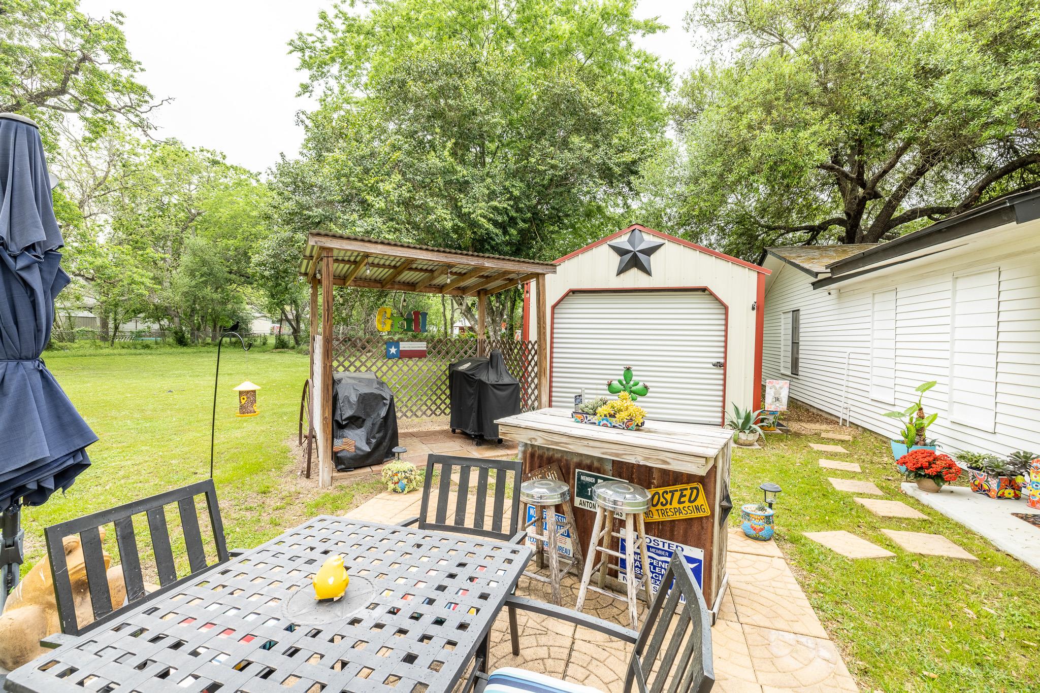 104 N Bright St, Gonzales, TX 78629