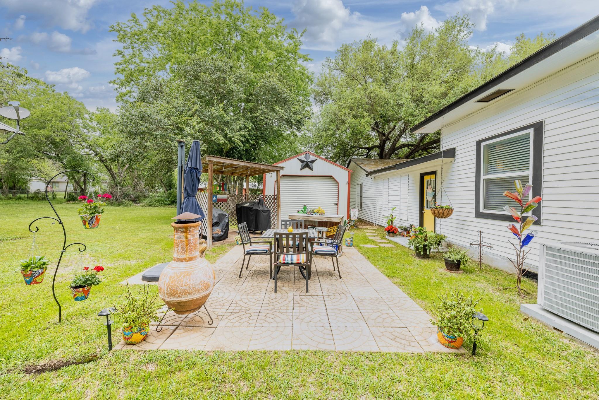 104 N Bright St, Gonzales, TX 78629