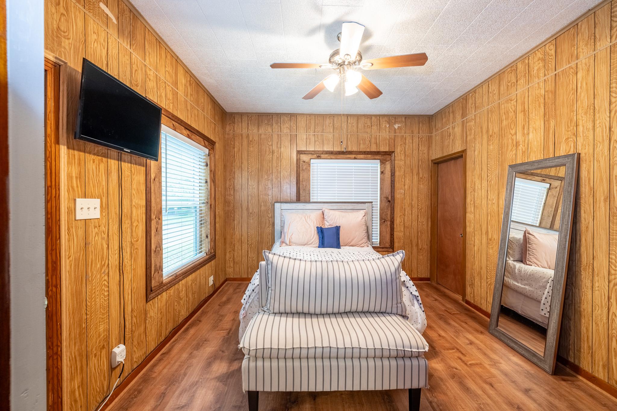 104 N Bright St, Gonzales, TX 78629