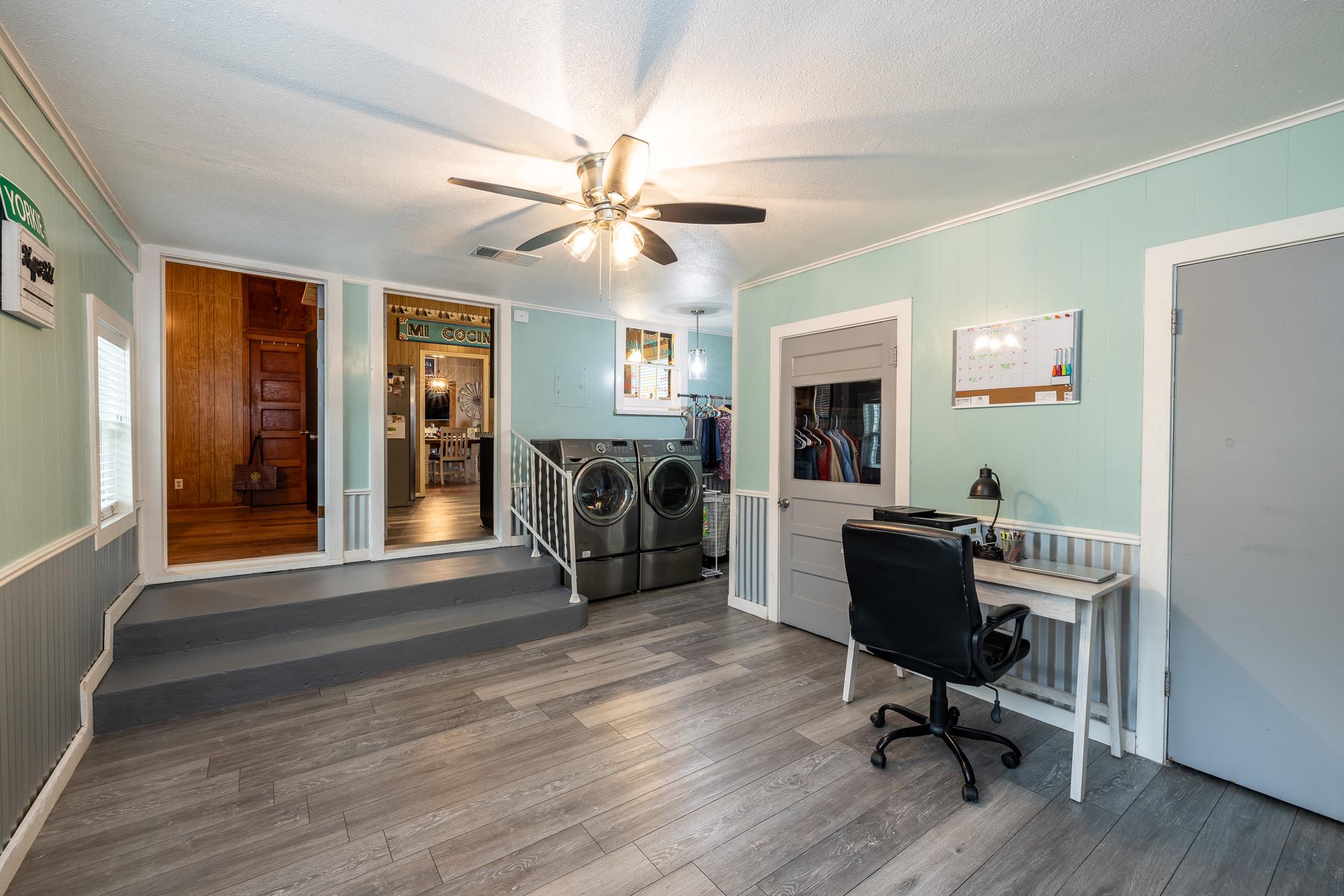 104 N Bright St, Gonzales, TX 78629