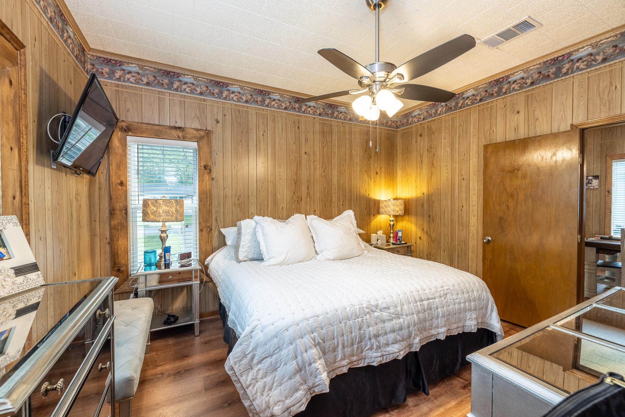 104 N Bright St, Gonzales, TX 78629