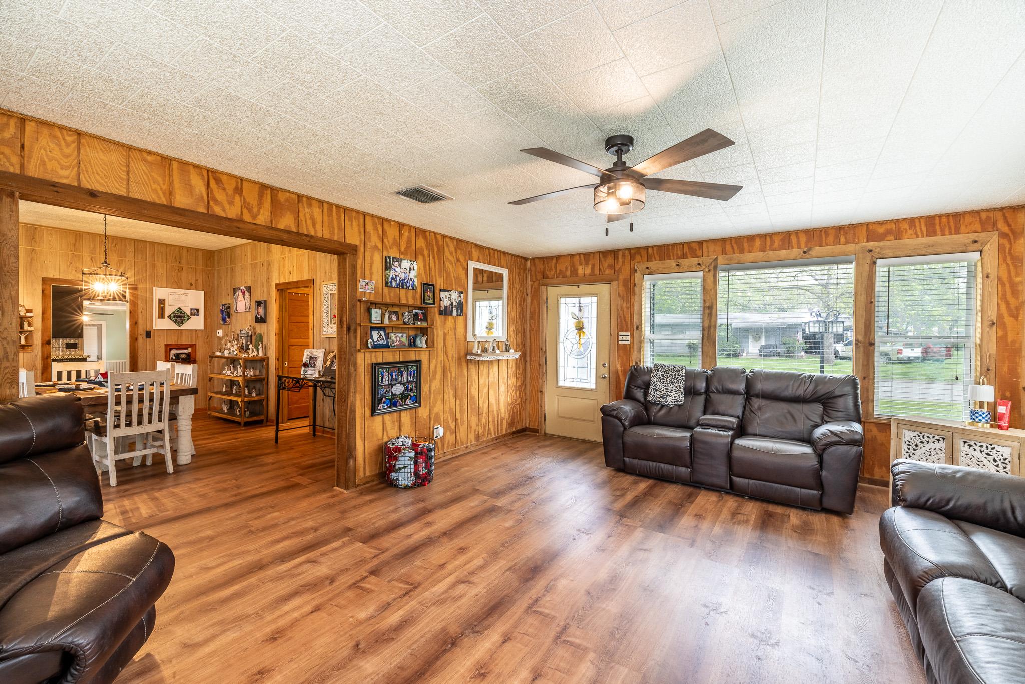 104 N Bright St, Gonzales, TX 78629