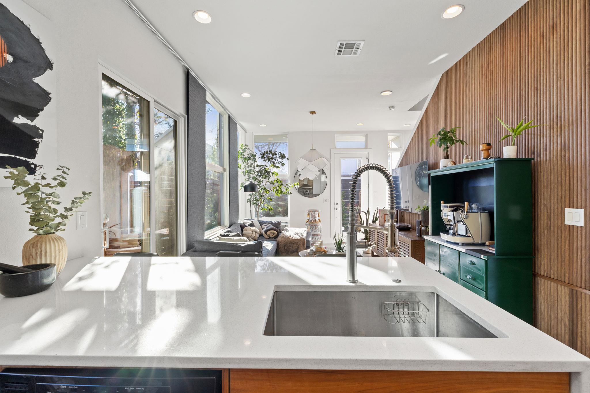 1904 E 17th St # B, Austin, TX 78702