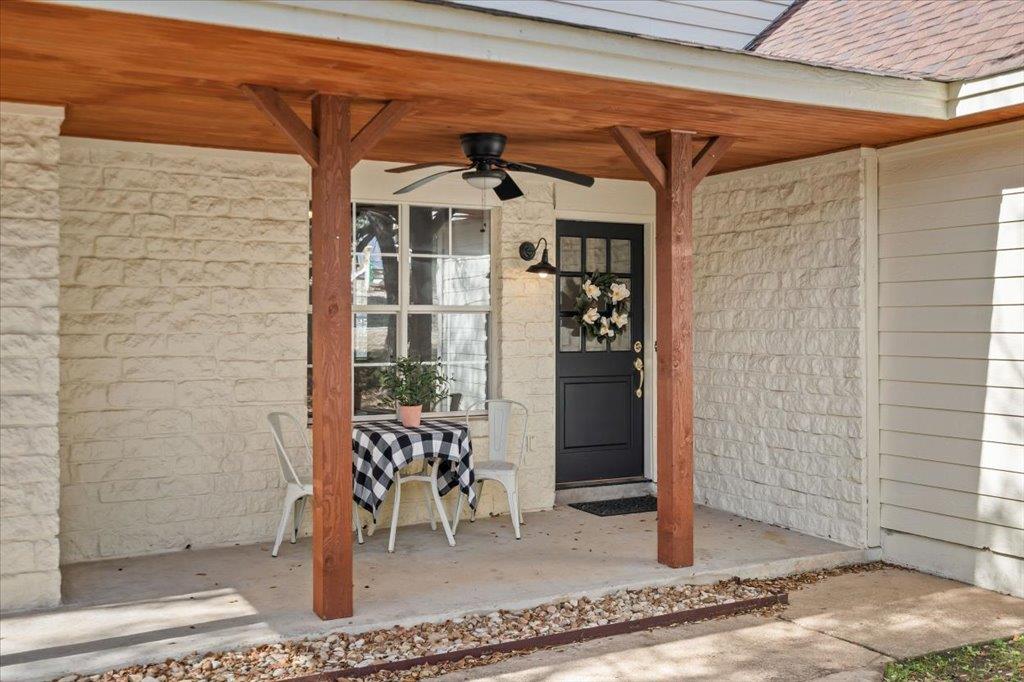 22000 Moffat Dr, Spicewood, TX 78669