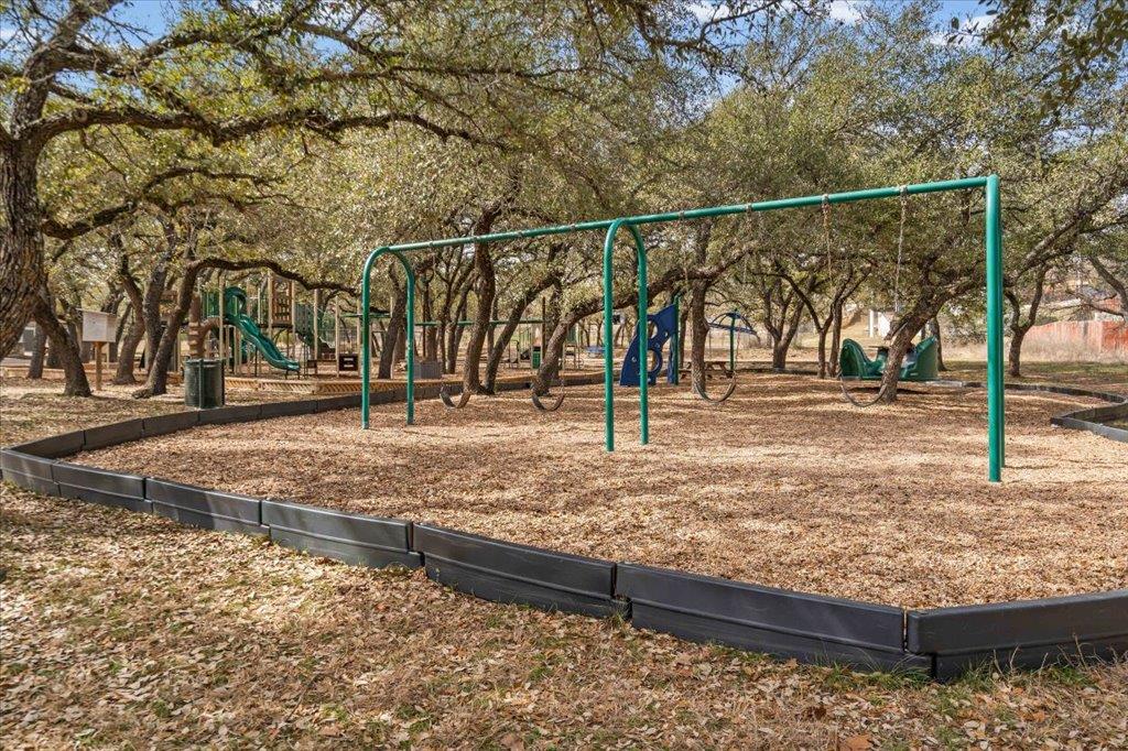 22000 Moffat Dr, Spicewood, TX 78669