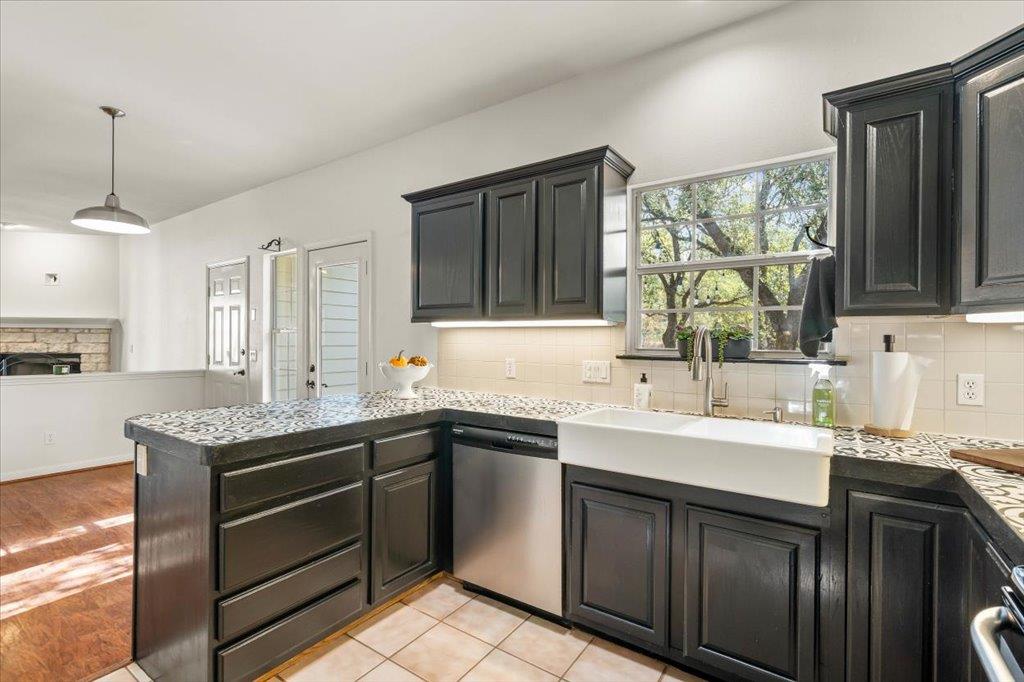 22000 Moffat Dr, Spicewood, TX 78669