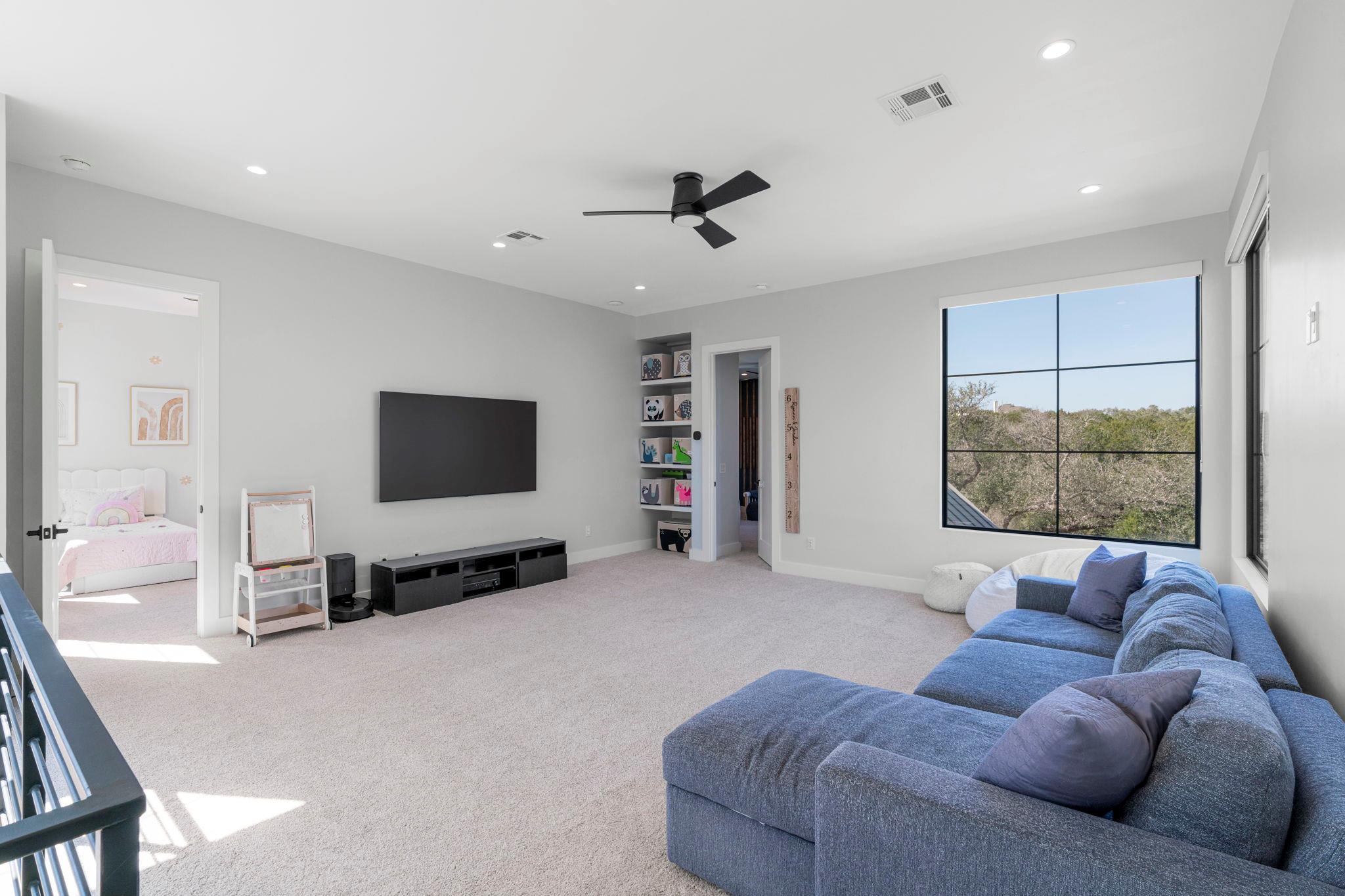 243 Emerald Point Cv, Driftwood, TX 78619