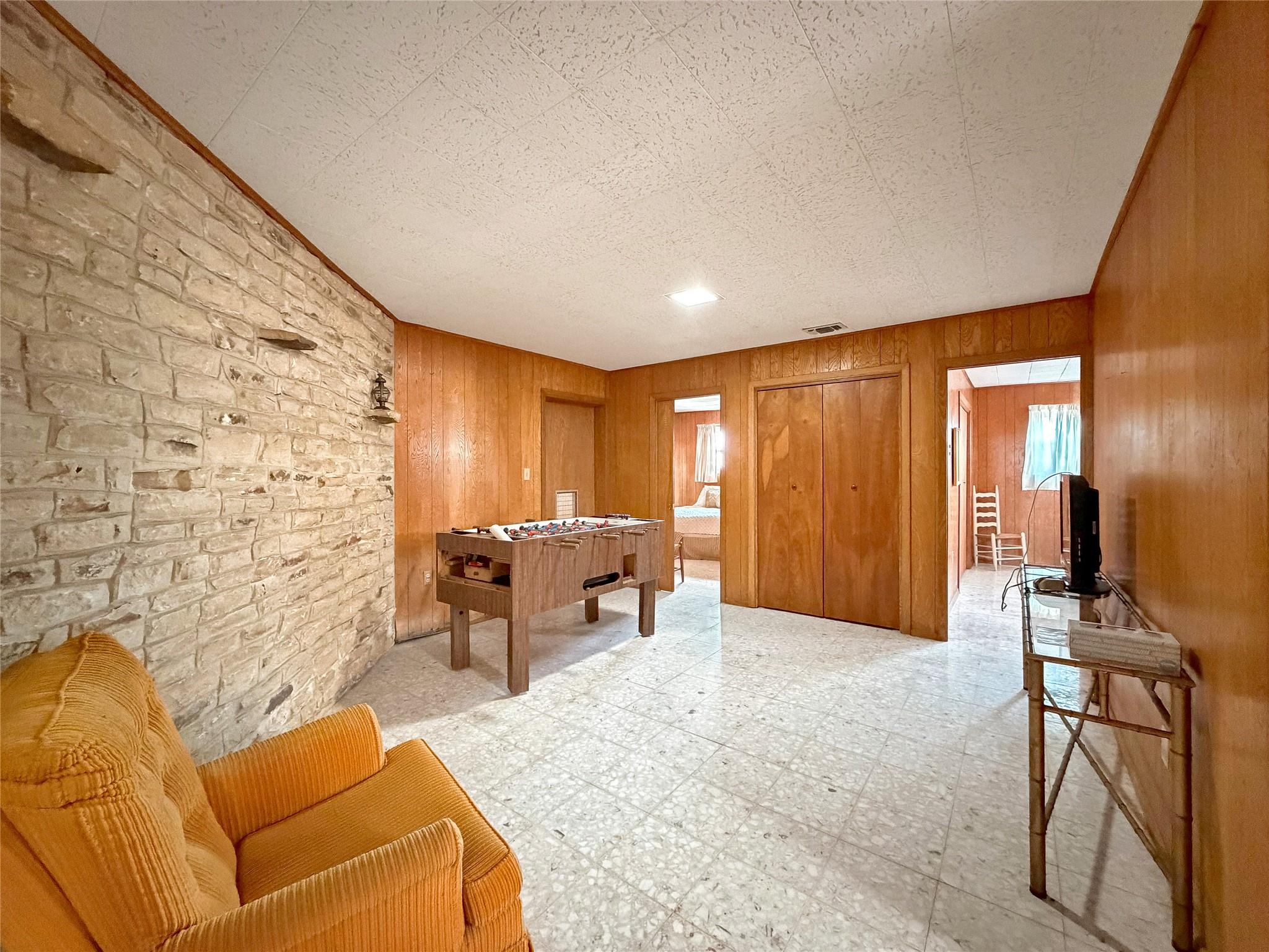 937 Hillcrest Frst, Canyon Lake, TX 78133