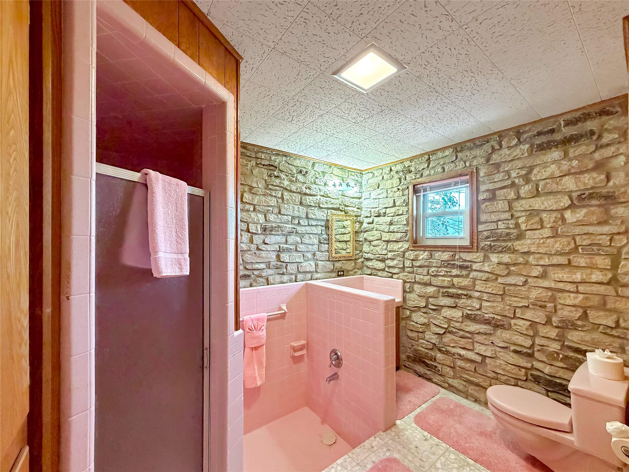 937 Hillcrest Frst, Canyon Lake, TX 78133