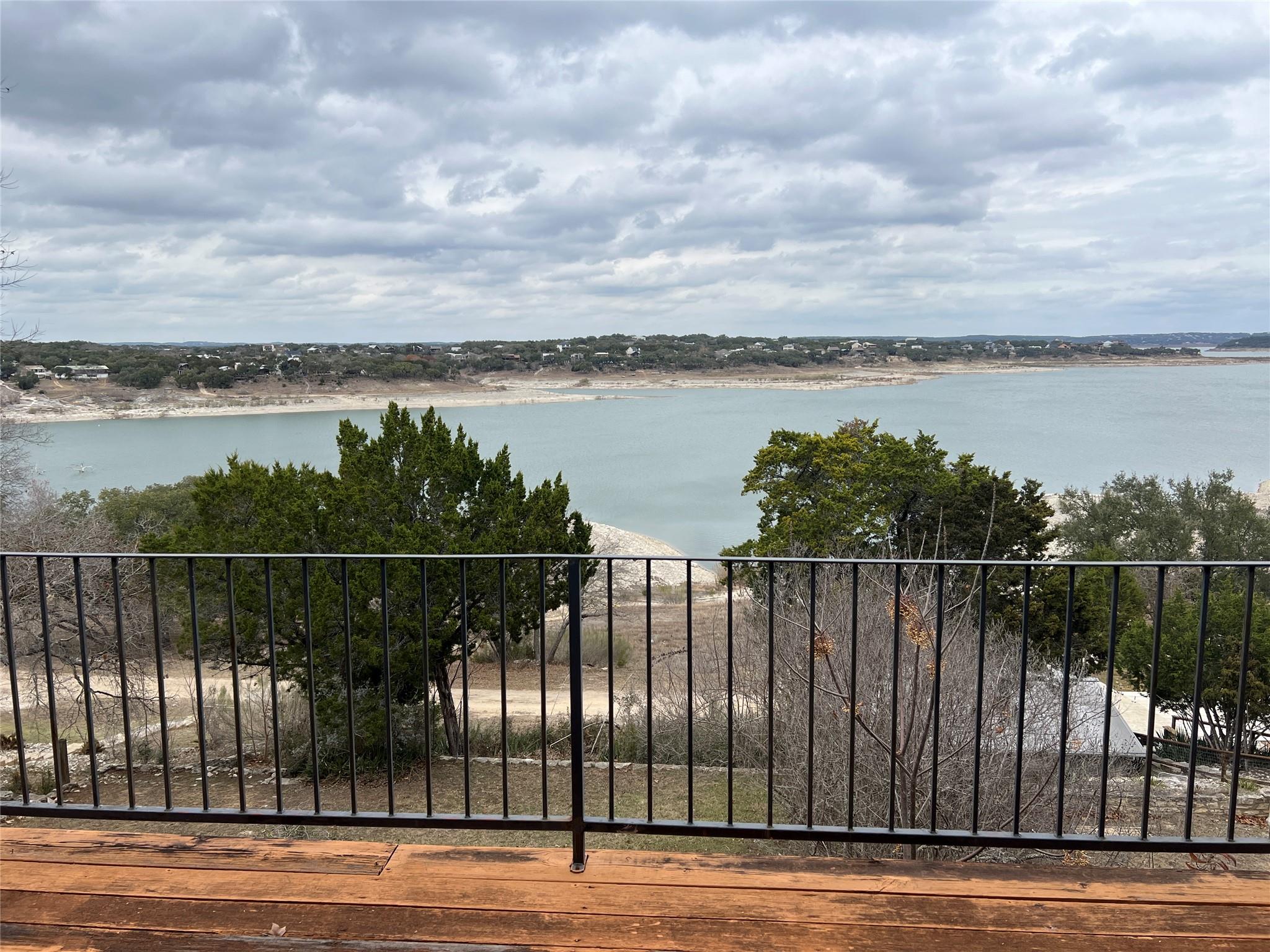 937 Hillcrest Frst, Canyon Lake, TX 78133