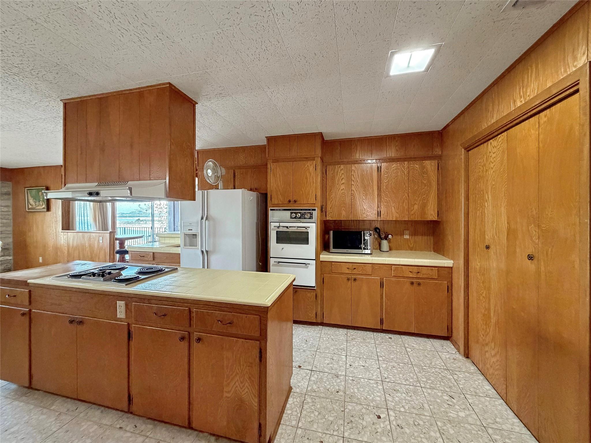 937 Hillcrest Frst, Canyon Lake, TX 78133