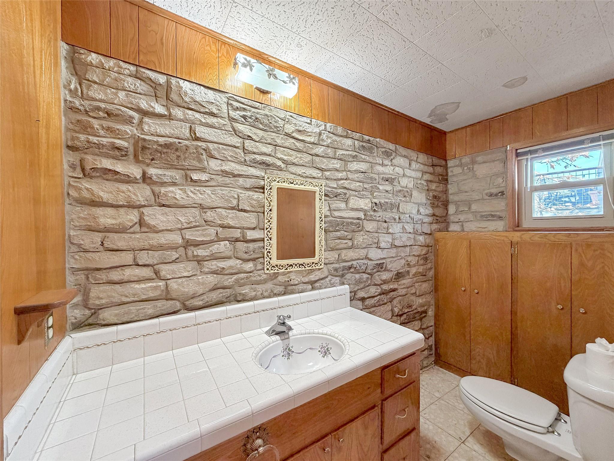 937 Hillcrest Frst, Canyon Lake, TX 78133