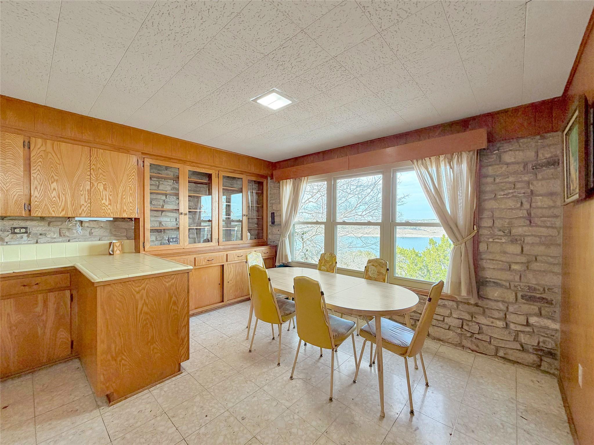 937 Hillcrest Frst, Canyon Lake, TX 78133