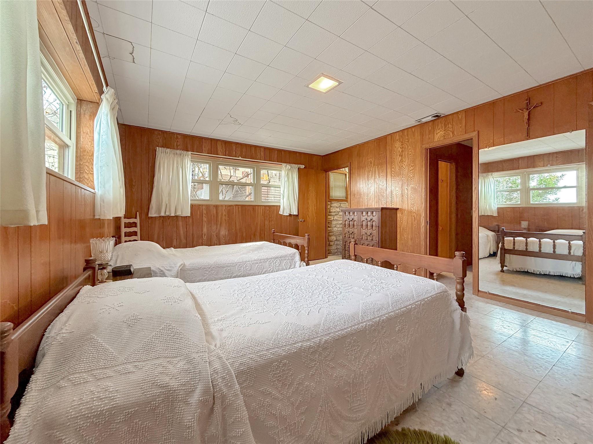 937 Hillcrest Frst, Canyon Lake, TX 78133