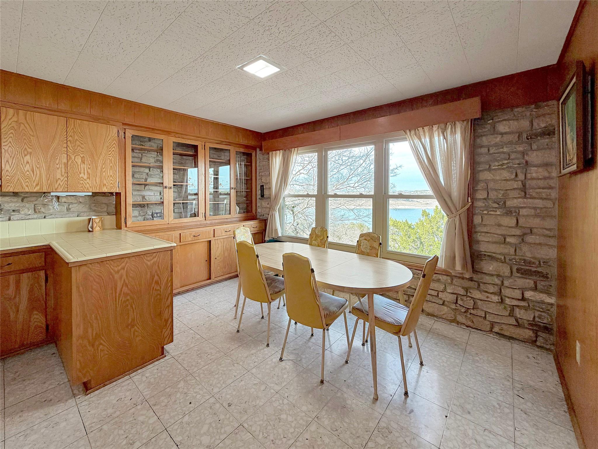 937 Hillcrest Frst, Canyon Lake, TX 78133