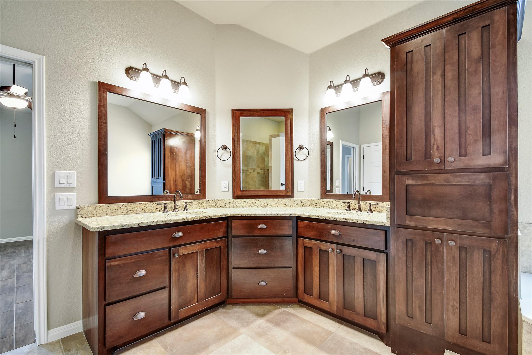 2281 Sungate Dr, New Braunfels, TX 78130