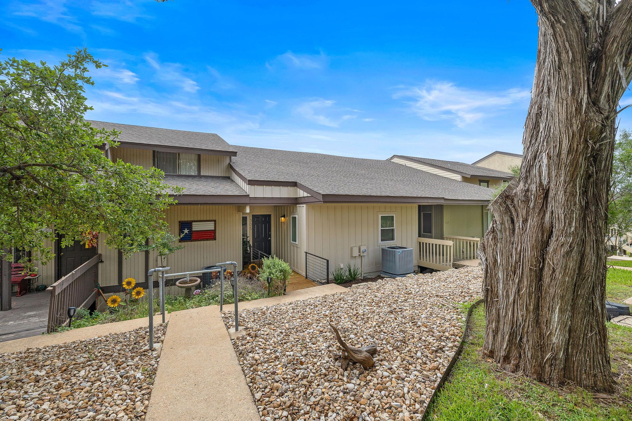 305 Venture Blvd S, Lago Vista, TX 78645