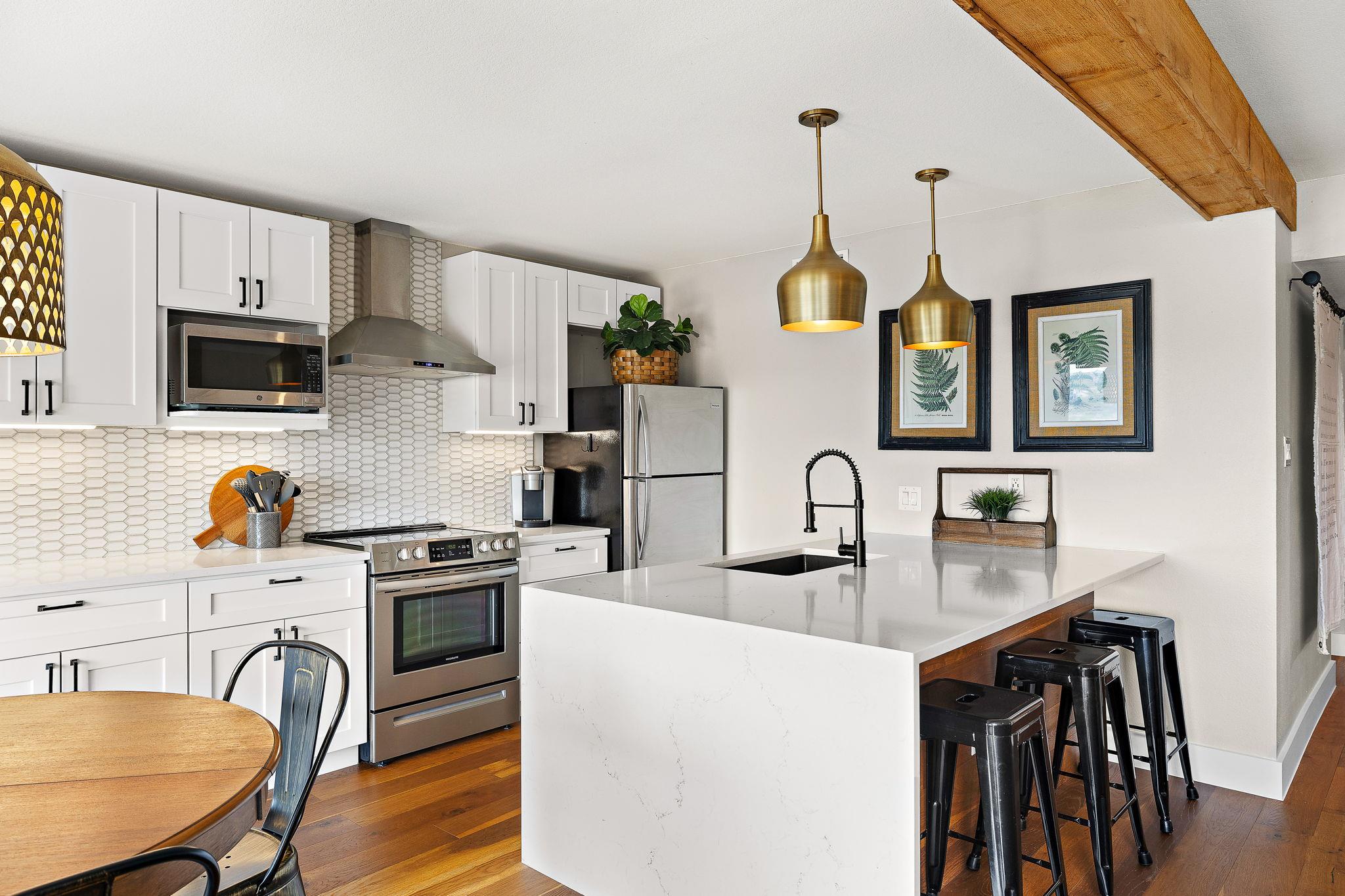 305 Venture Blvd S, Lago Vista, TX 78645