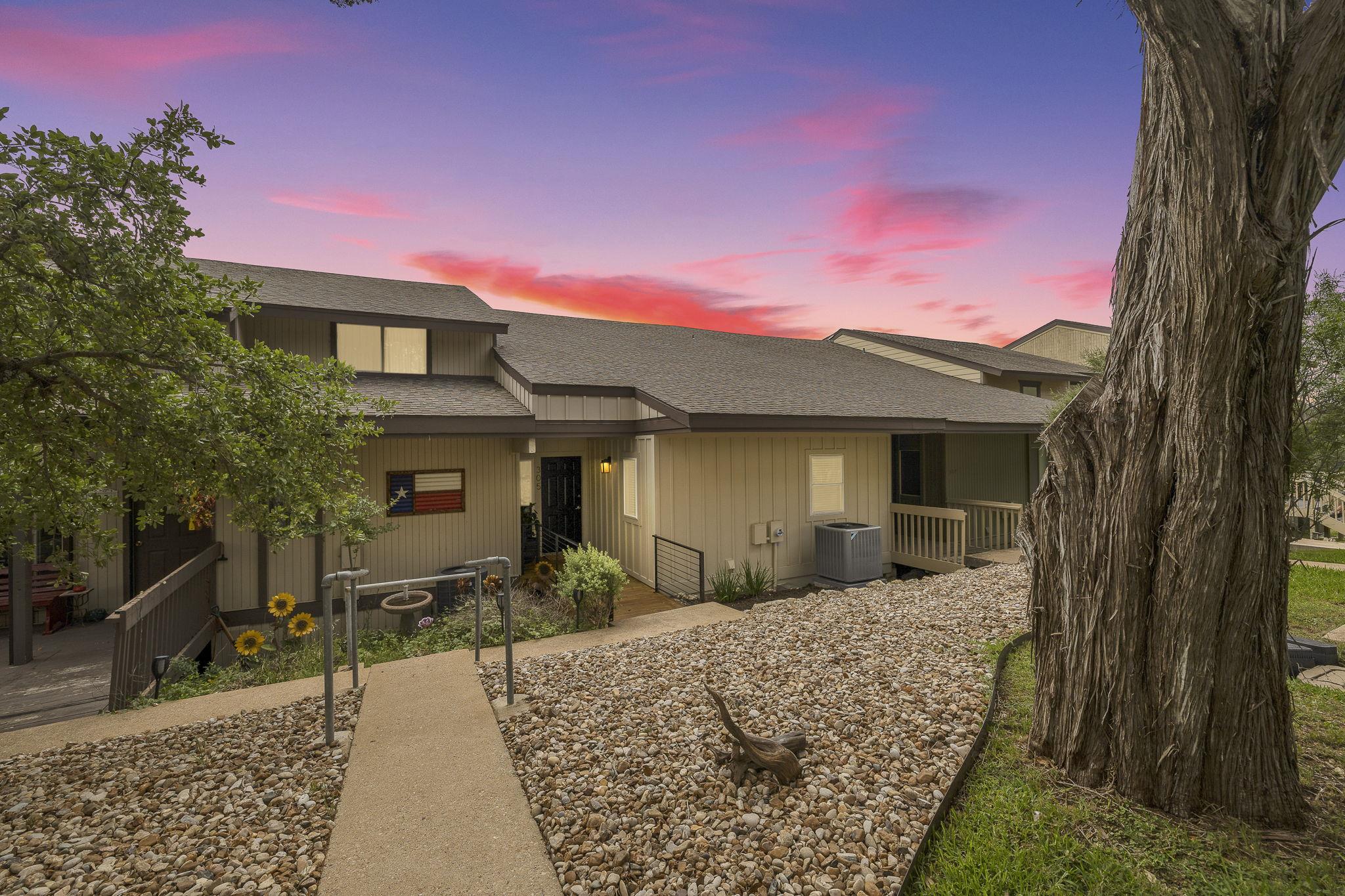 305 Venture Blvd S, Lago Vista, TX 78645