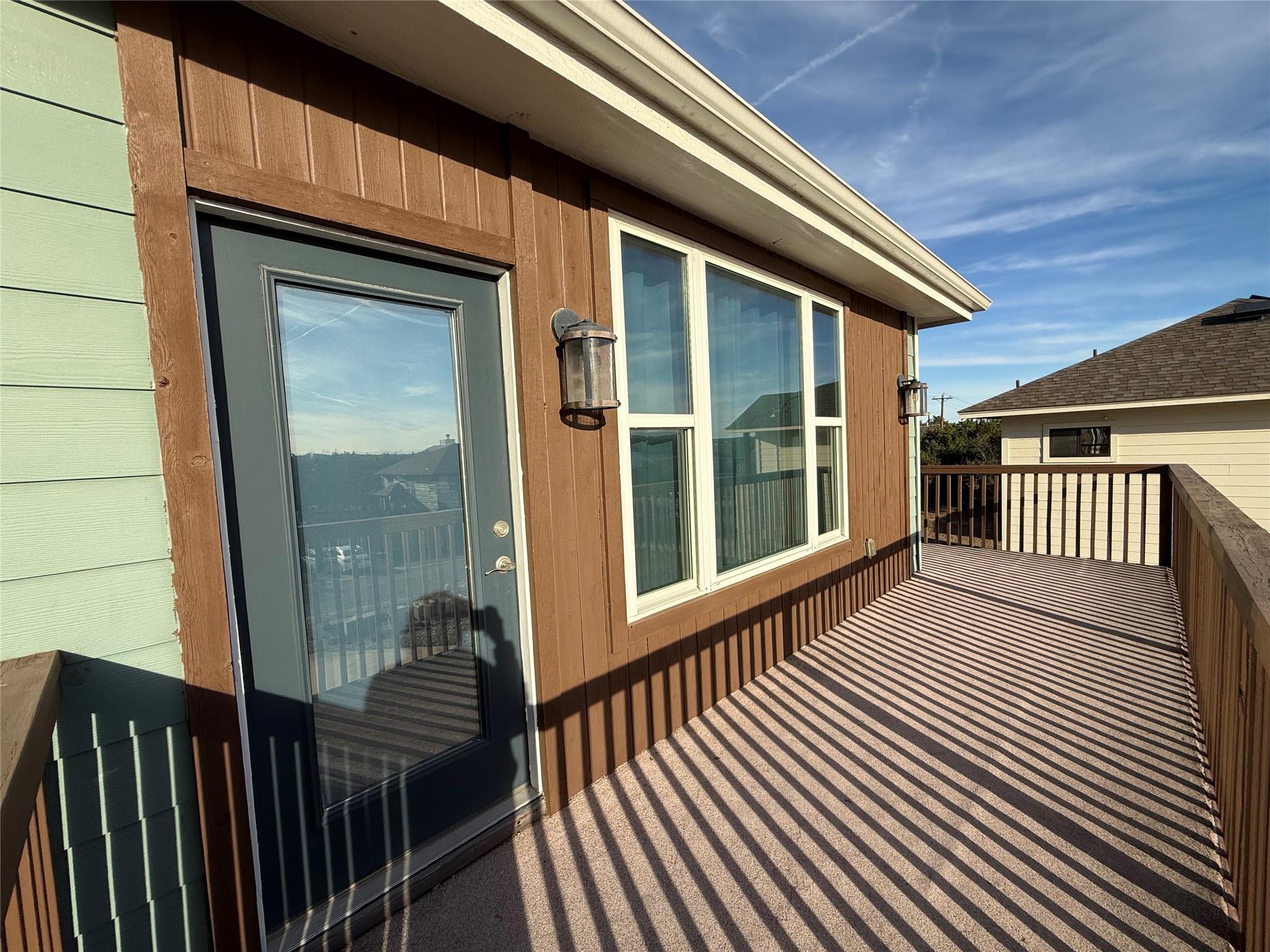 410 Summit Ridge Dr N, Point Venture, TX 78645