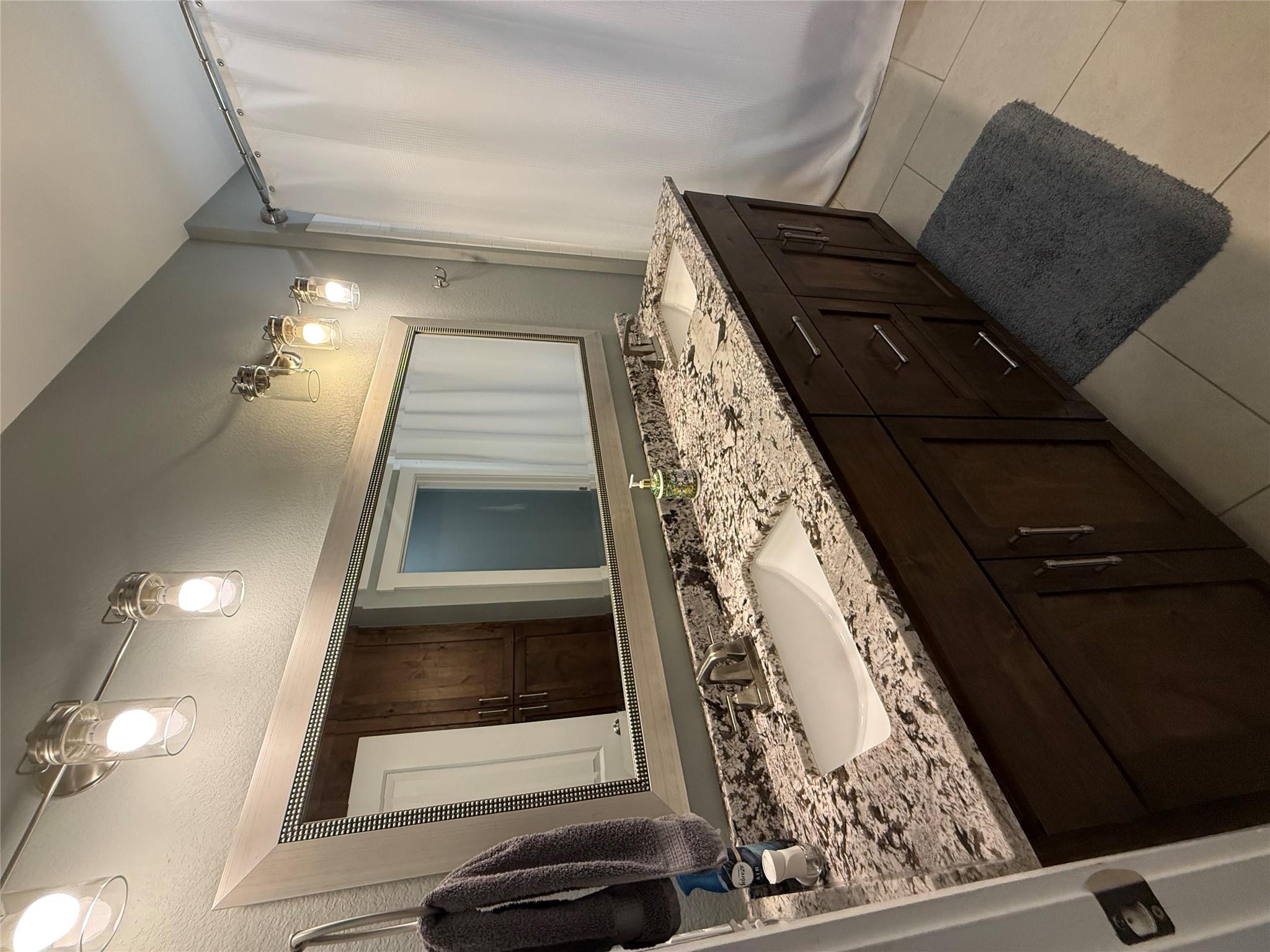 410 Summit Ridge Dr N, Point Venture, TX 78645