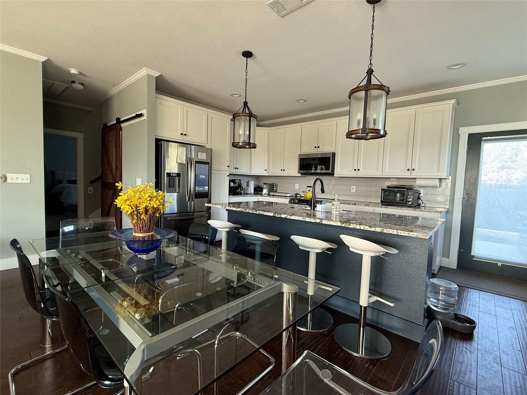 410 Summit Ridge Dr N, Point Venture, TX 78645