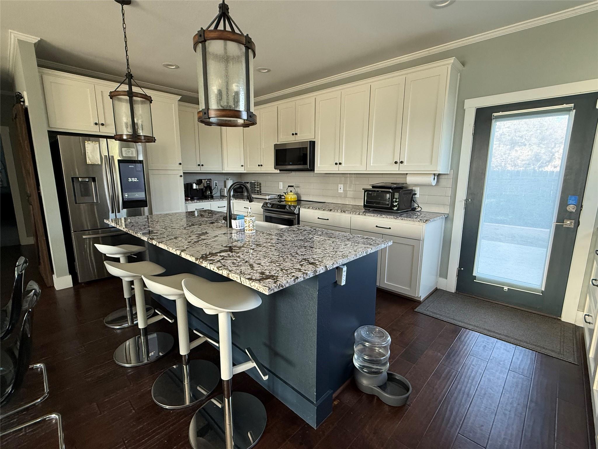 410 Summit Ridge Dr N, Point Venture, TX 78645