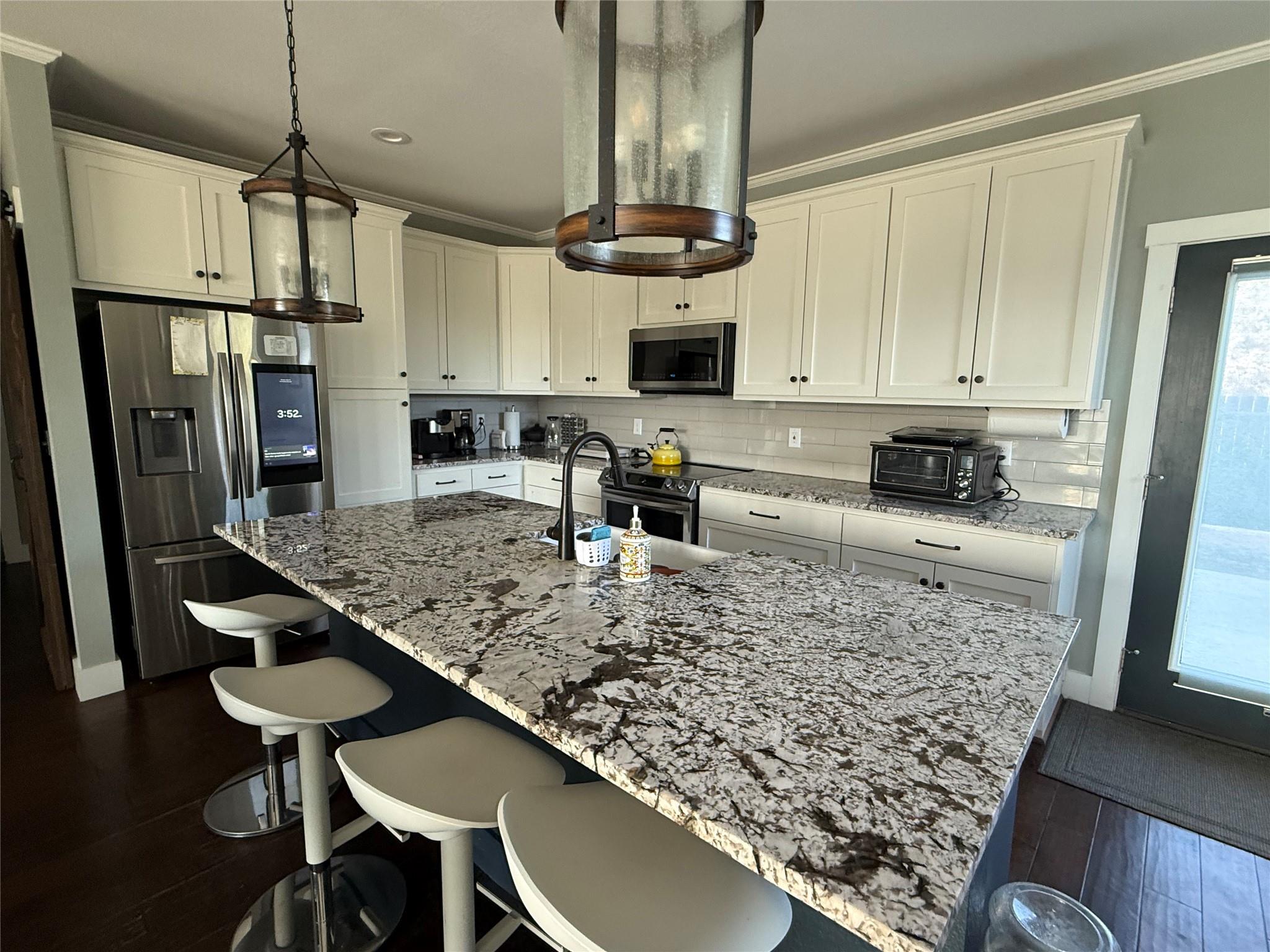 410 Summit Ridge Dr N, Point Venture, TX 78645