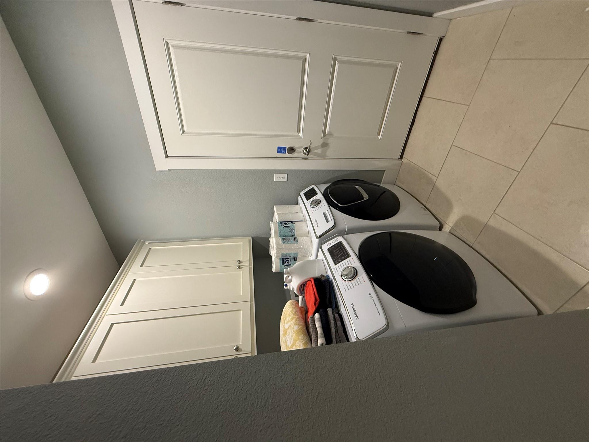 410 Summit Ridge Dr N, Point Venture, TX 78645