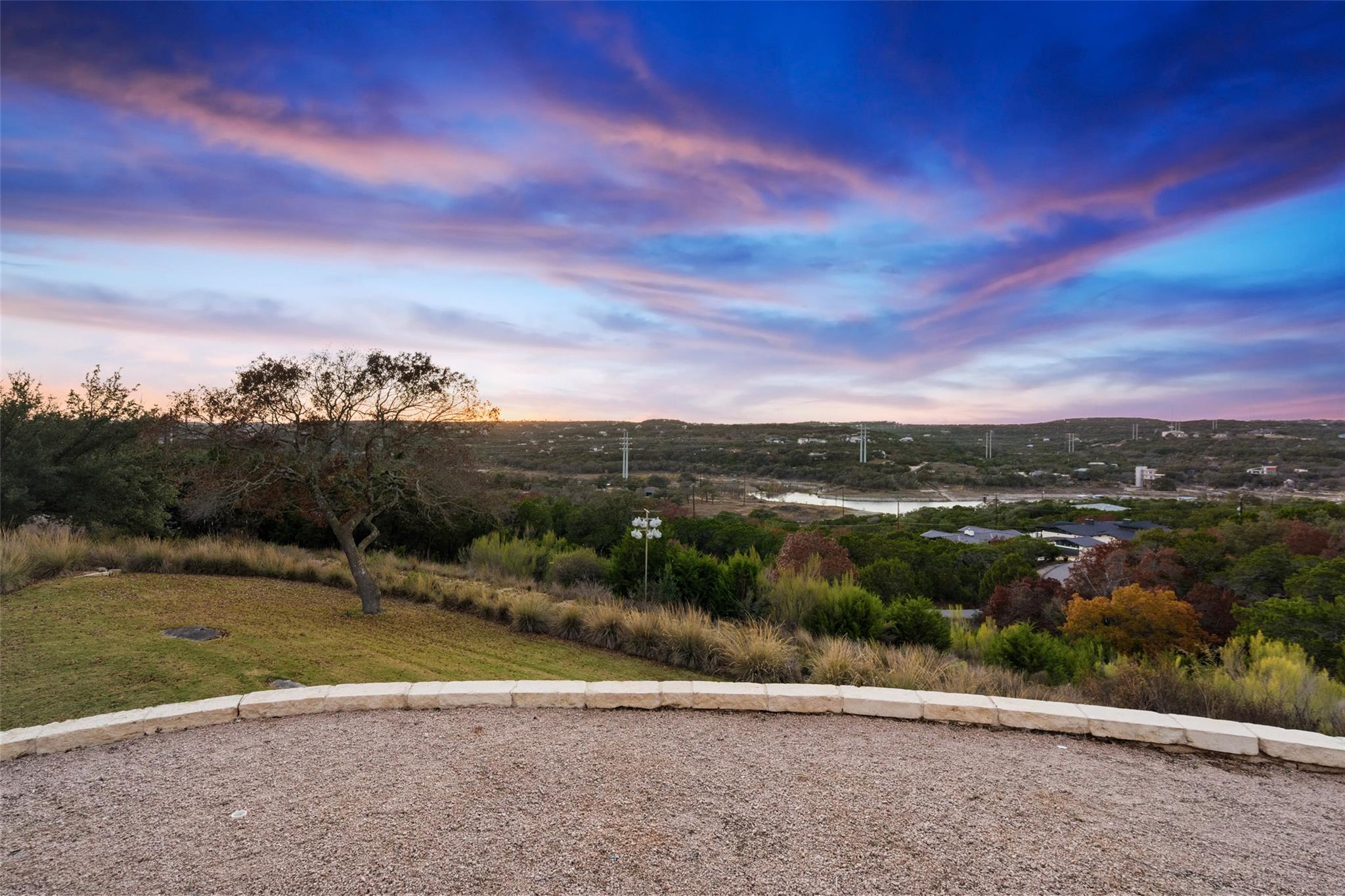 2814 Lakehurst Rd, Spicewood, TX 78669