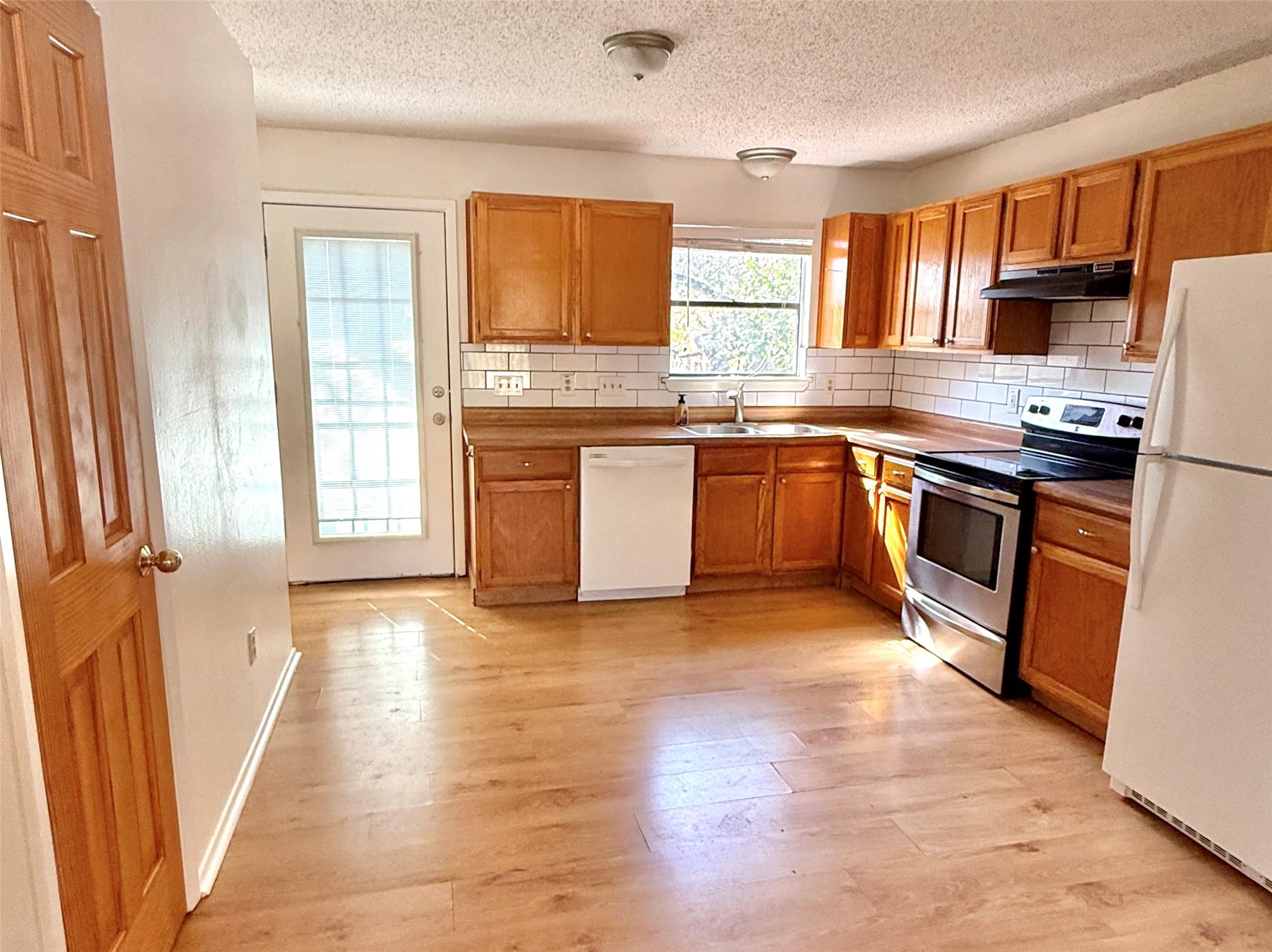 15205 Cavalier Canyon Dr # B, Lakeway, TX 78734