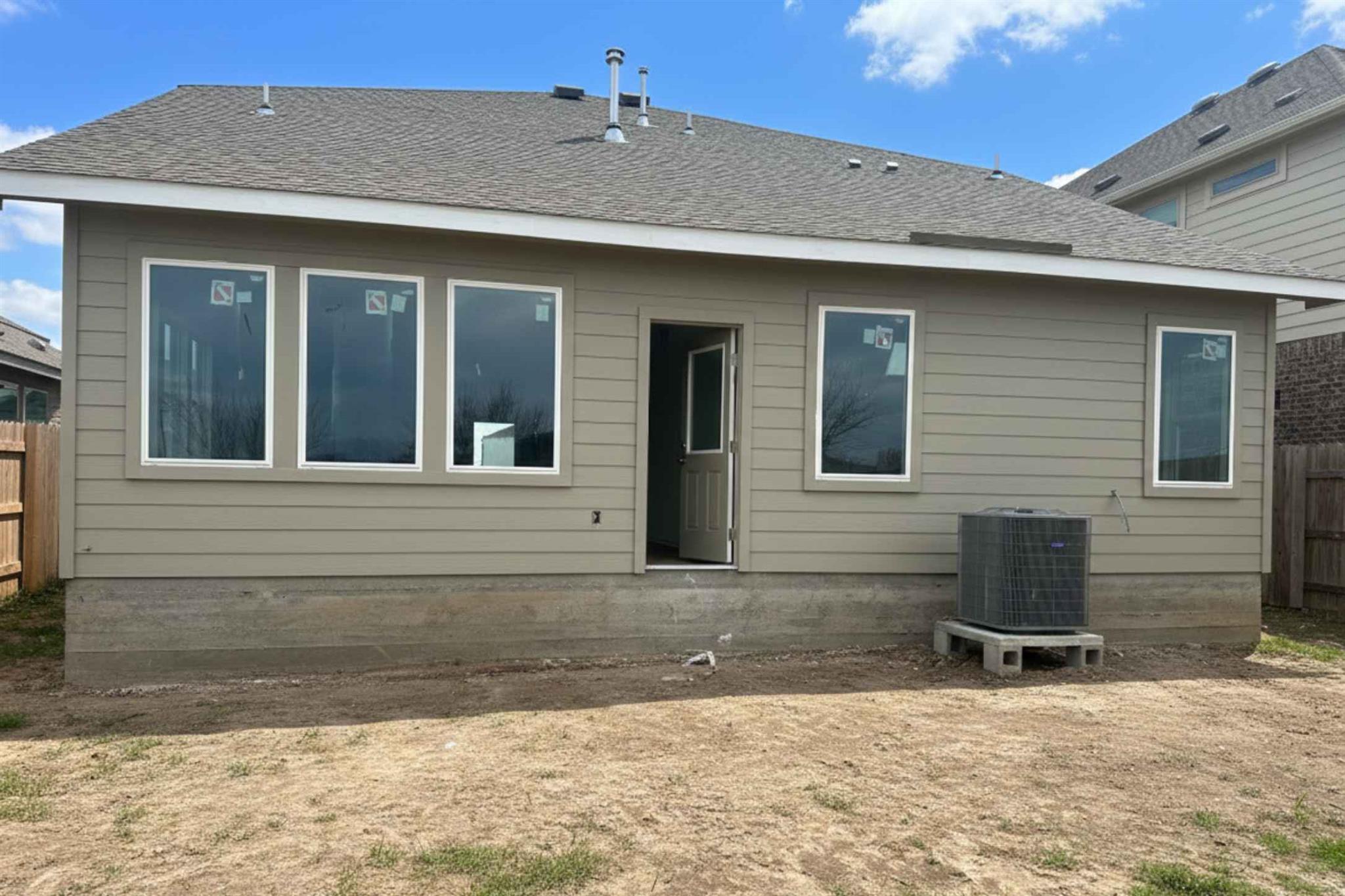 13725 Tucker Hedge Pass, Elgin, TX 78621