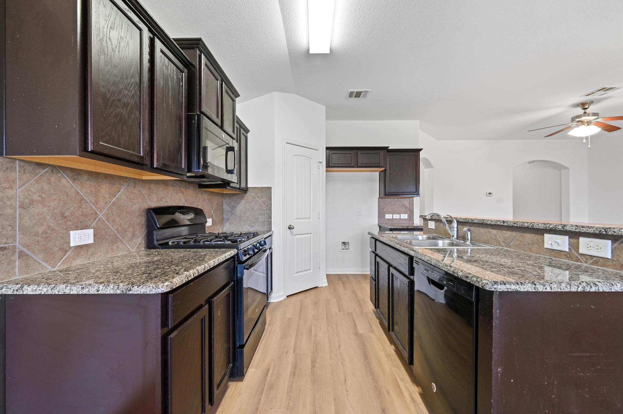 114 Stewart Dr, Hutto, TX 78634