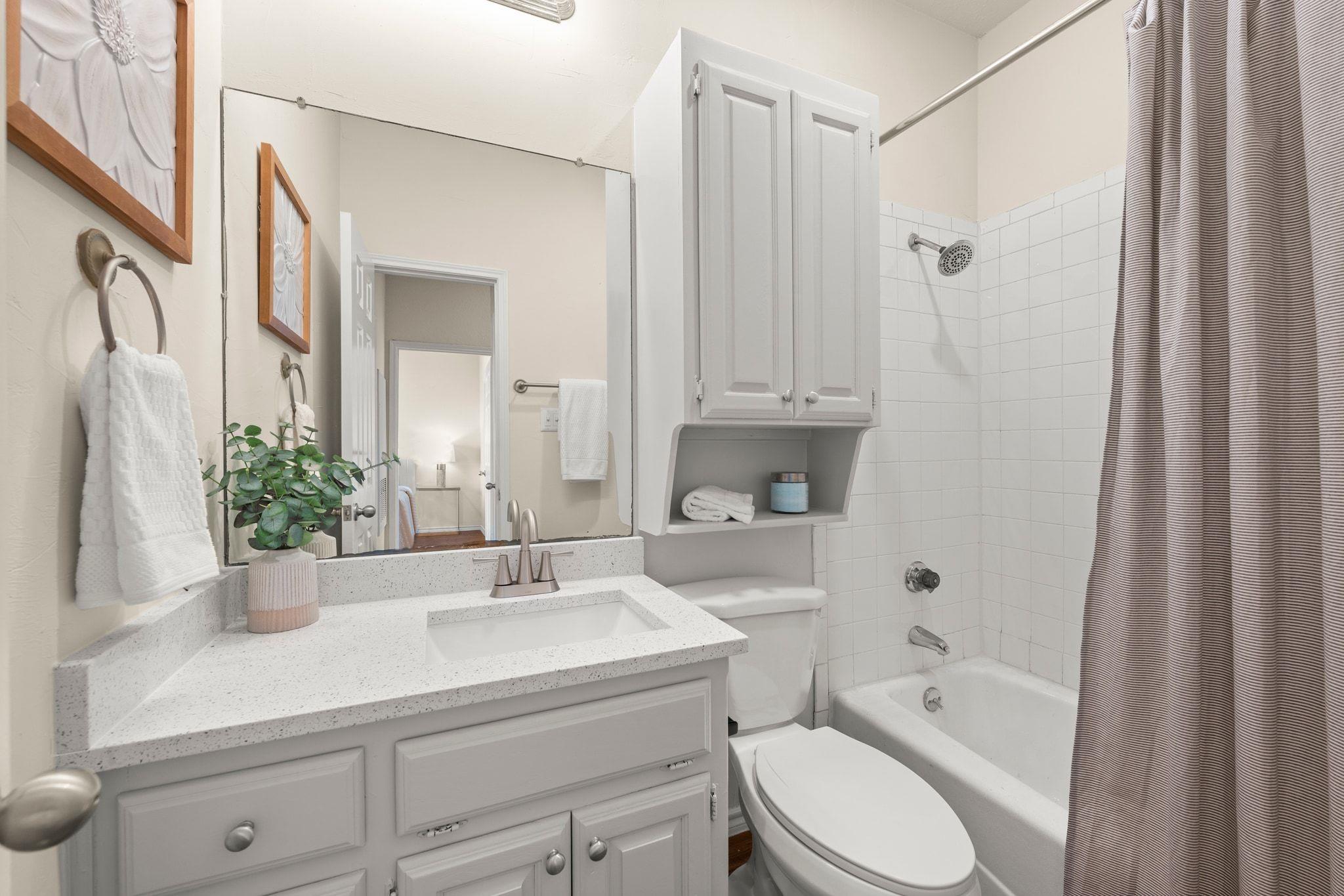 914 W 26th St # 202, Austin, TX 78705