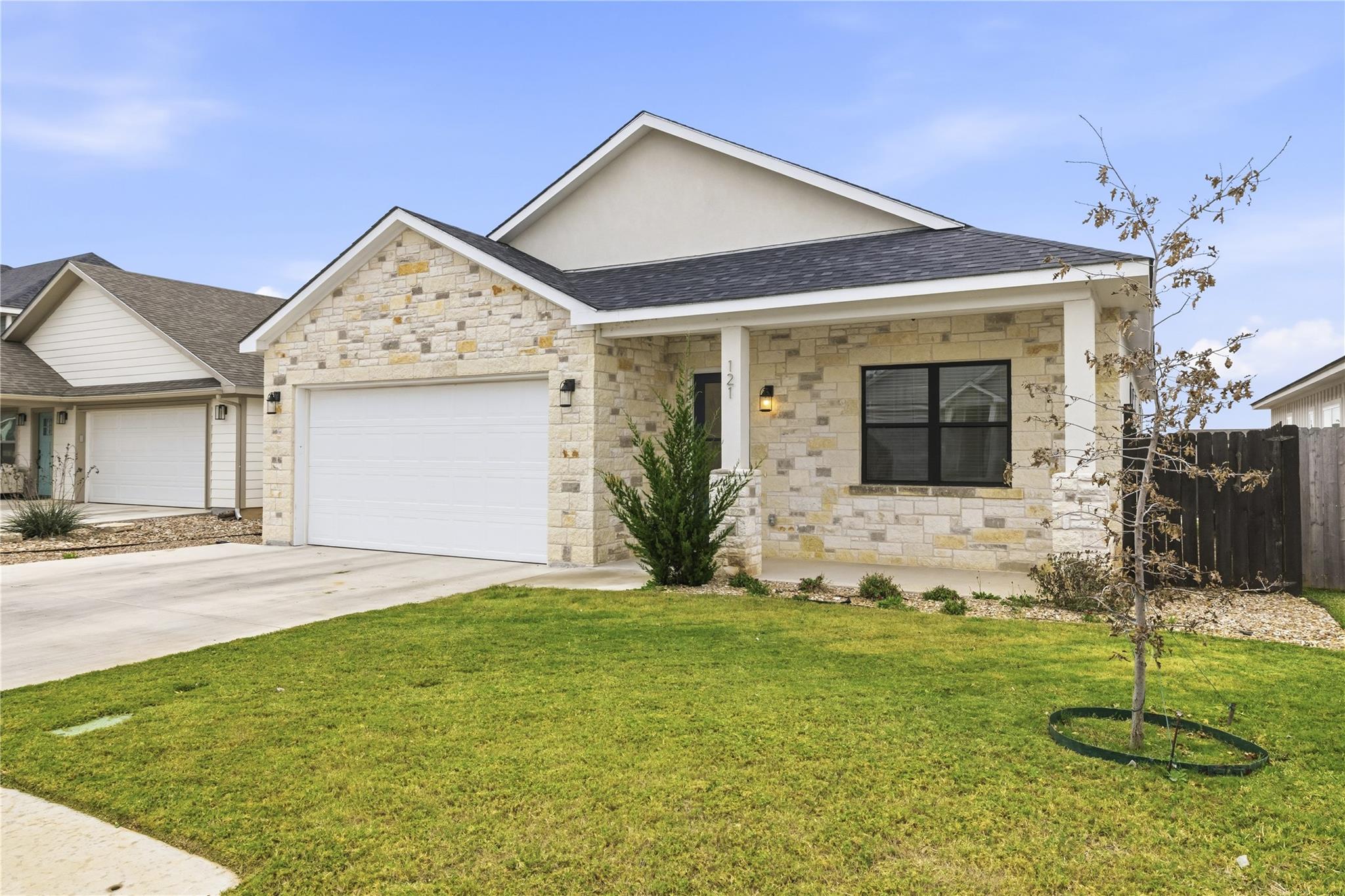 121 Feather Way, Fredericksburg, TX 78624