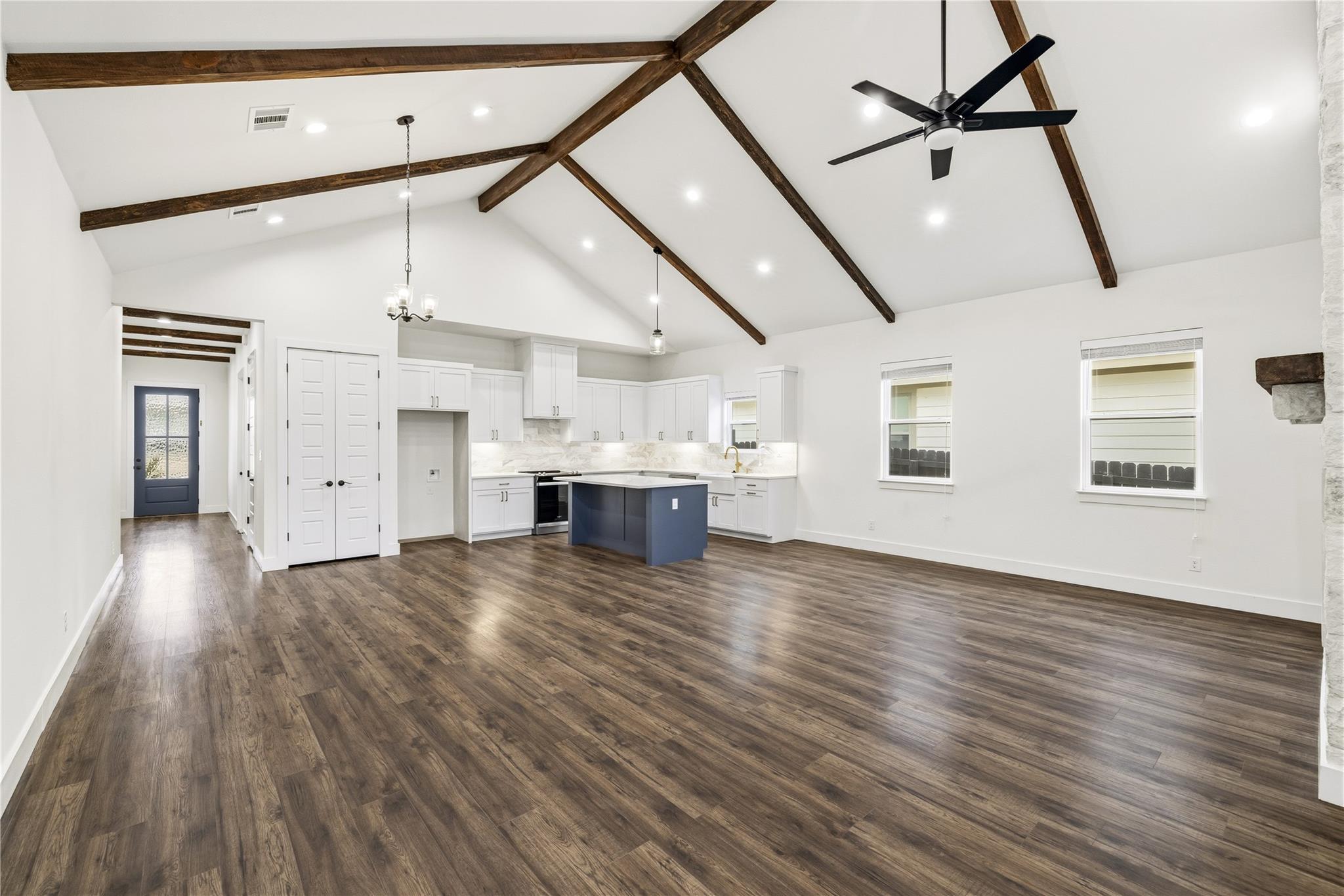 121 Feather Way, Fredericksburg, TX 78624