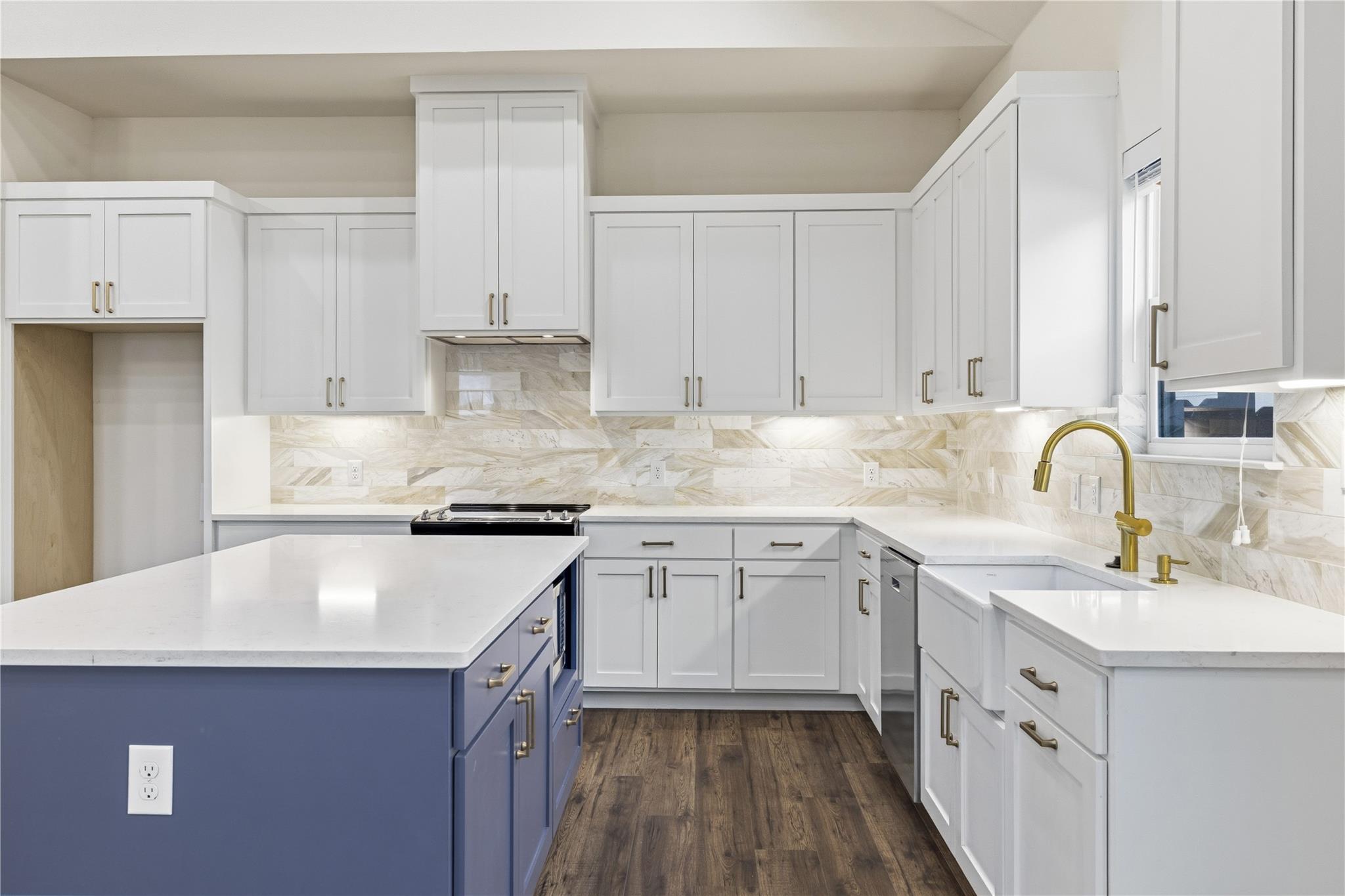 121 Feather Way, Fredericksburg, TX 78624