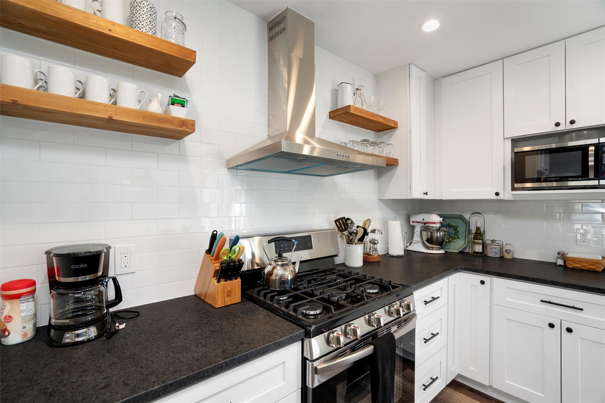 2613 Carnarvon Ln, Austin, TX 78704