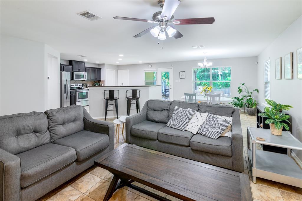 904 Strickling Dr, Pflugerville, TX 78660